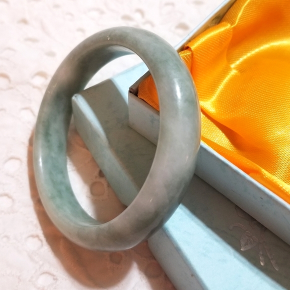 Snow Green Jade Children's Bangle Bracelet ~ Vintage - Picture 6 of 7